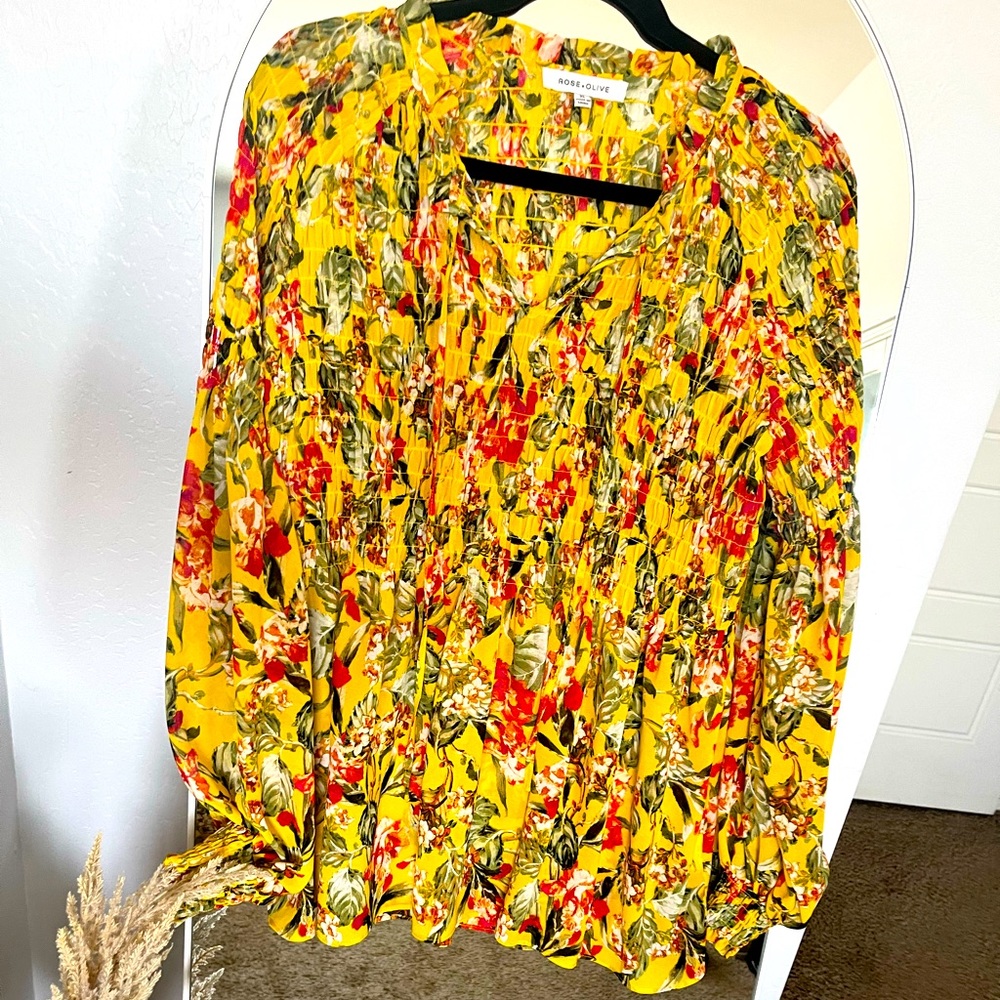 Rose & olive bright floral too sz xlarge fits like a small large